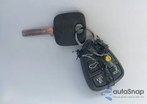 2001 Volvo V70 Xc z USA, uszkodzony, nr VIN YV1SZ58D311023121